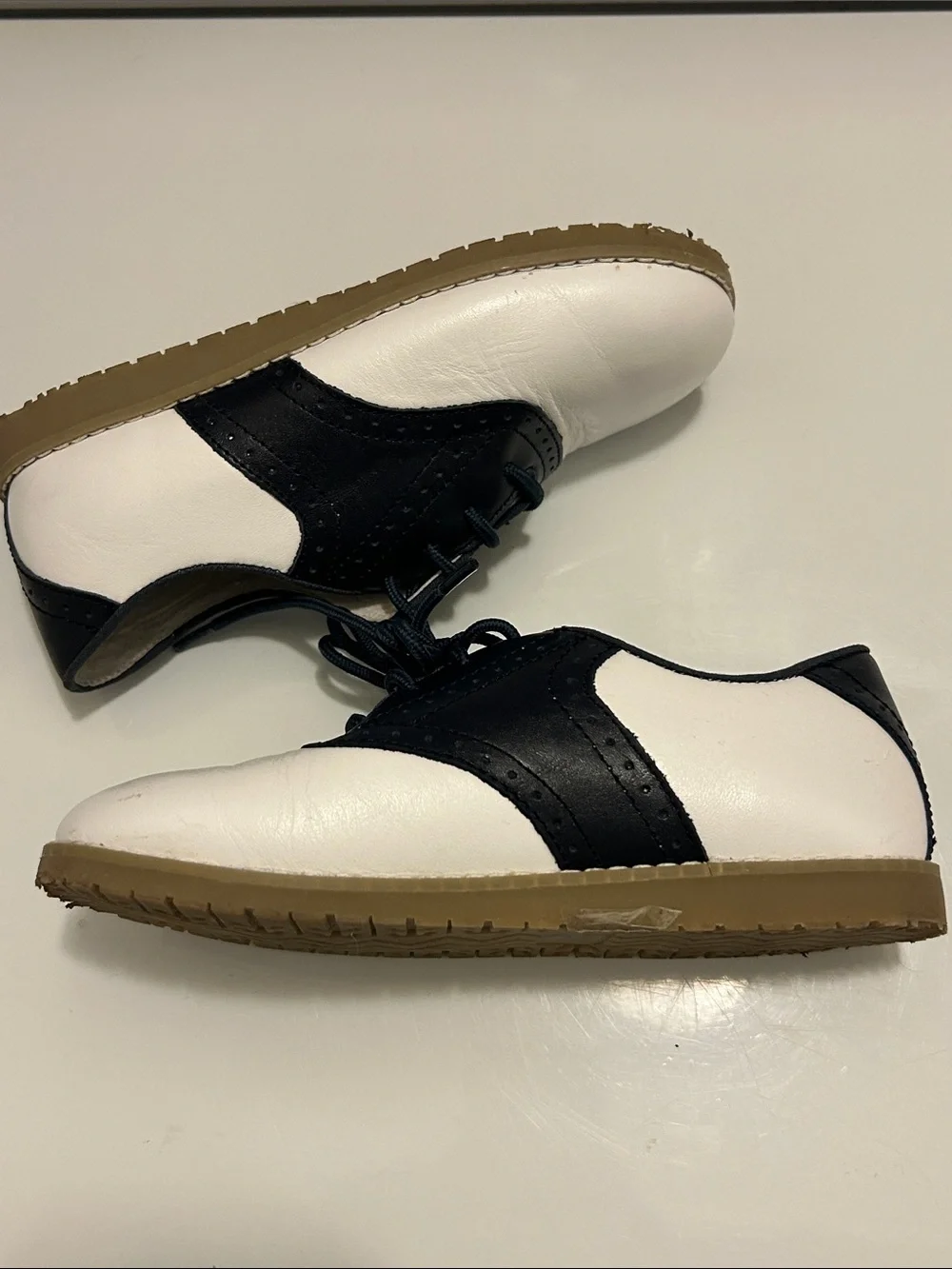 EUC Kiss Lamour navy blue and white saddle oxfords size 2
